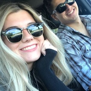 Meet your Posher, Caitlin